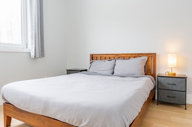 Building Photo - Luxury 5-Bedroom Retreat on 6.5 Acres — Furnished or Unfurnished — Flexible Lease