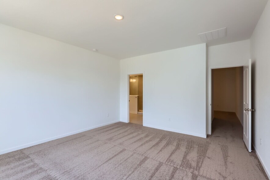Building Photo - 6348 Deerfoot Dr