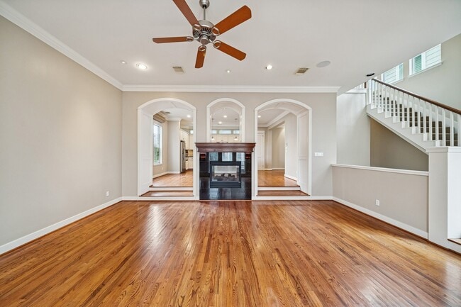 Building Photo - 2024 Vermont St