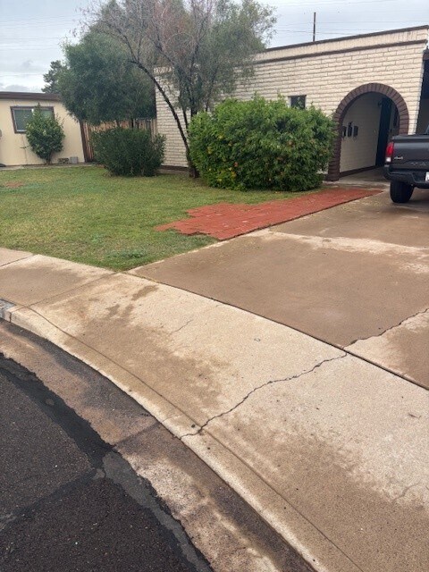 Building Photo - 1149 N April Cir