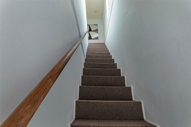 Building Photo - 3314 Greenbriar Dr