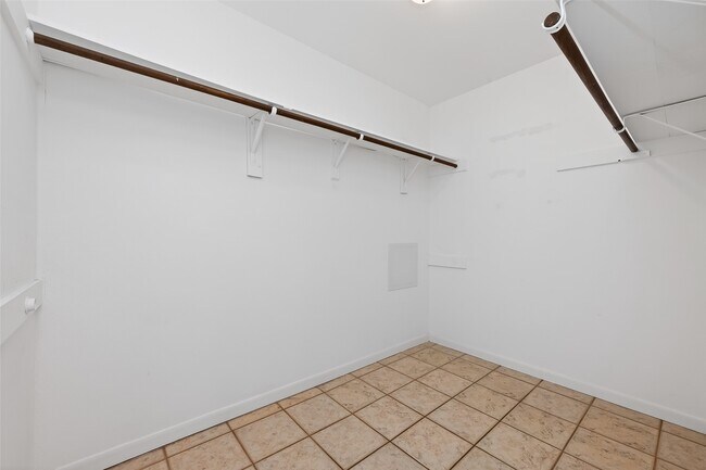 Building Photo - 17634 Huntersglen Cir