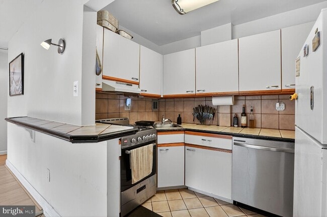 Building Photo - 1021 Arlington Blvd