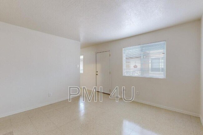 Building Photo - 233 Tennessee St NE