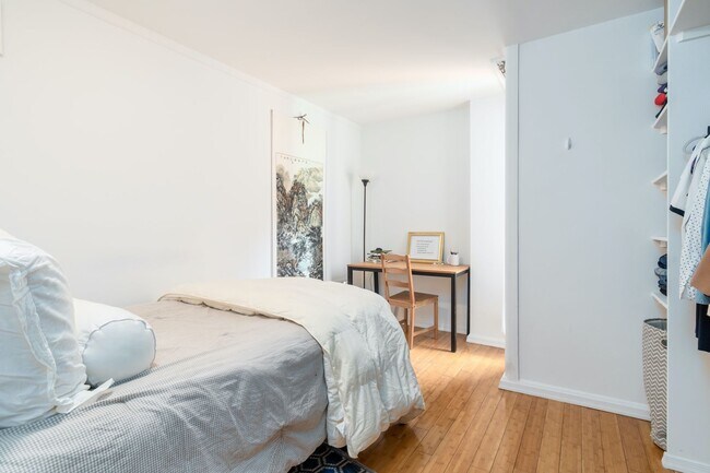 Building Photo - Sunny 2 BR at Claridge House Coop