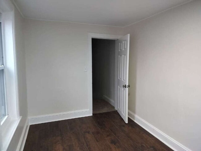 Building Photo - 547 Centre St