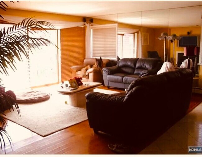 Building Photo - 8C Cove Ln