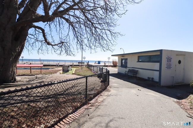 Building Photo - 10 Park St