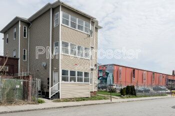 Building Photo - 8 Pond St