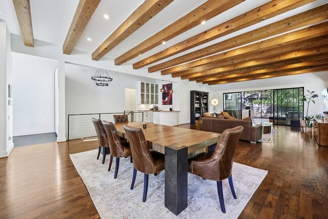 Building Photo - 8635 San Leandro Dr