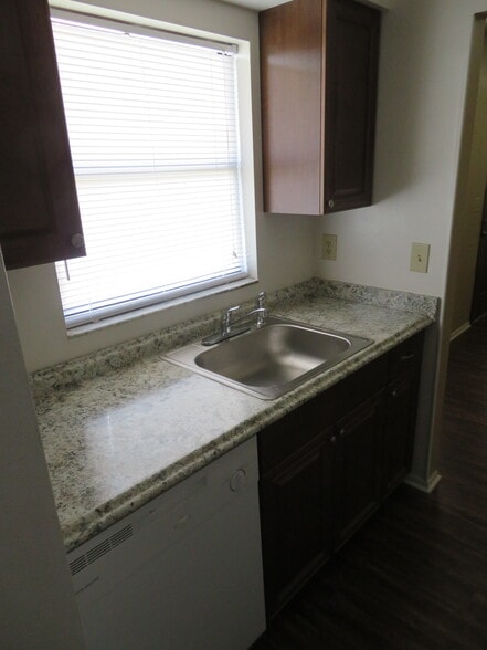 Brand new kitchen - 2418 S San Gully Rd