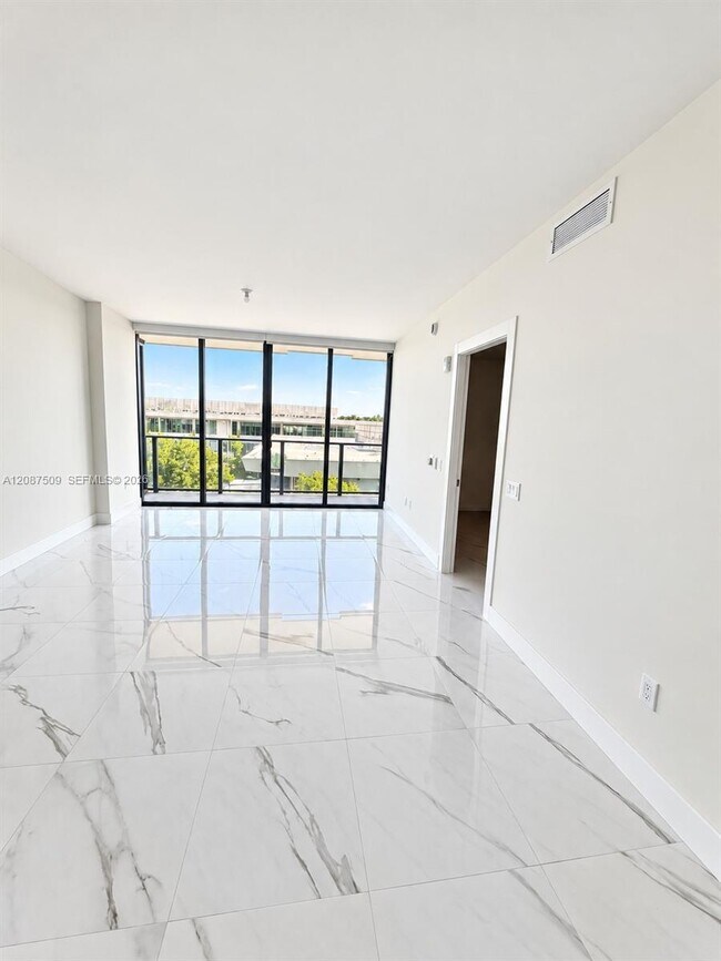 Building Photo - 1170 E Hallandale Beach Blvd