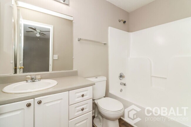 Building Photo - 987 Collier Rd NW