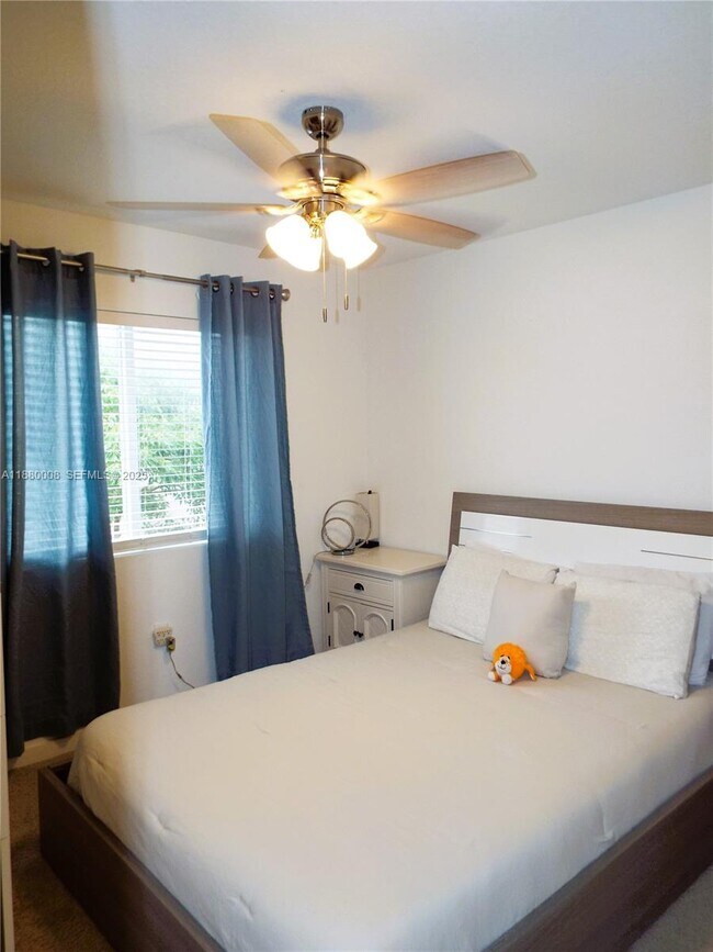 Building Photo - 2363 SE 11th St