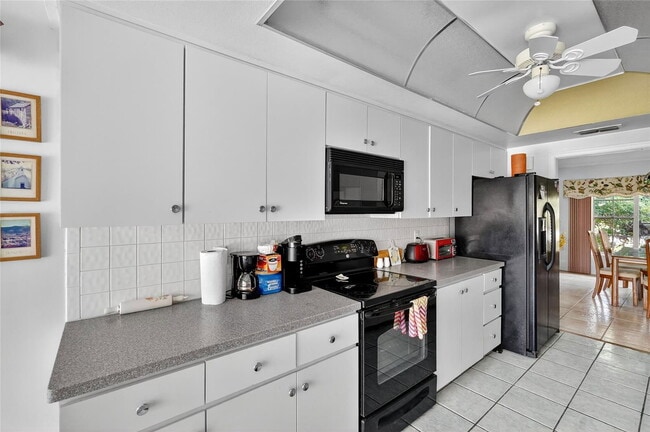 Building Photo - 2824 Summervale Dr
