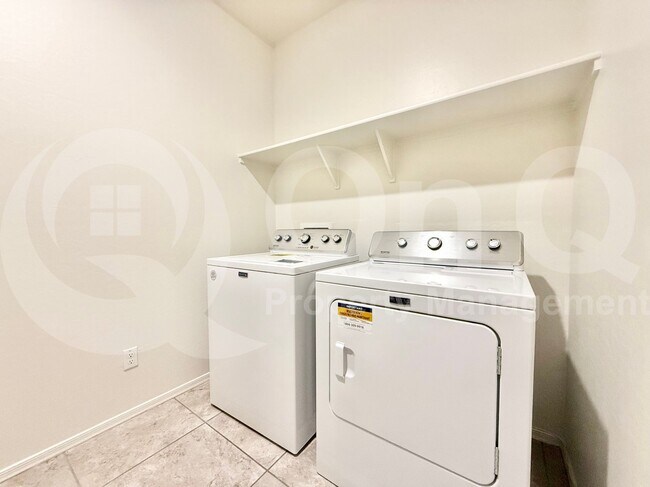 Building Photo - 3028 S 78th Dr