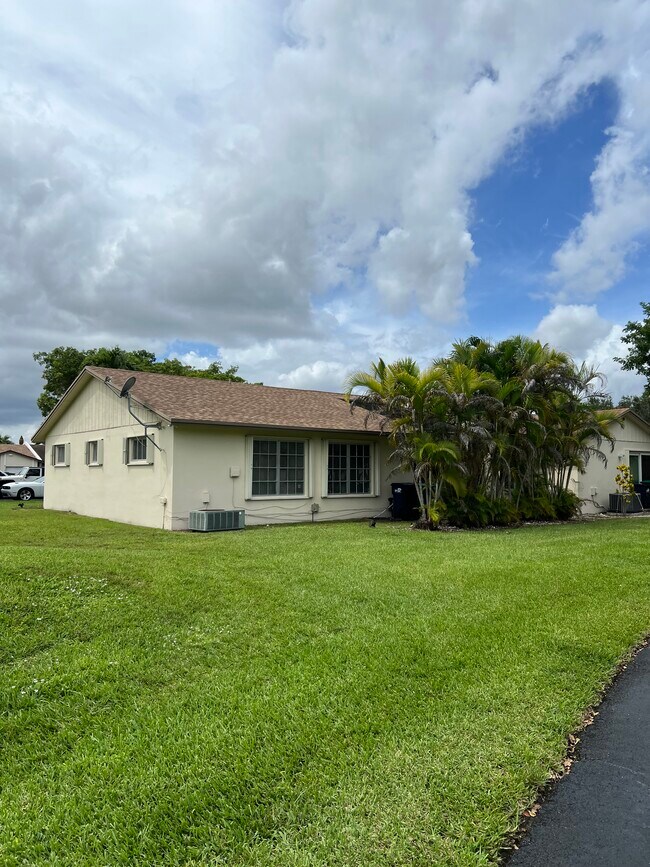 Building Photo - 11758 SW 108th Ln