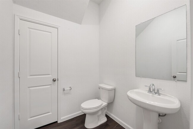 Building Photo - 653 Royal Arch Dr