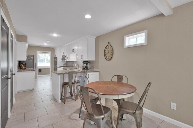 Building Photo - 11111 Meadow Rue St