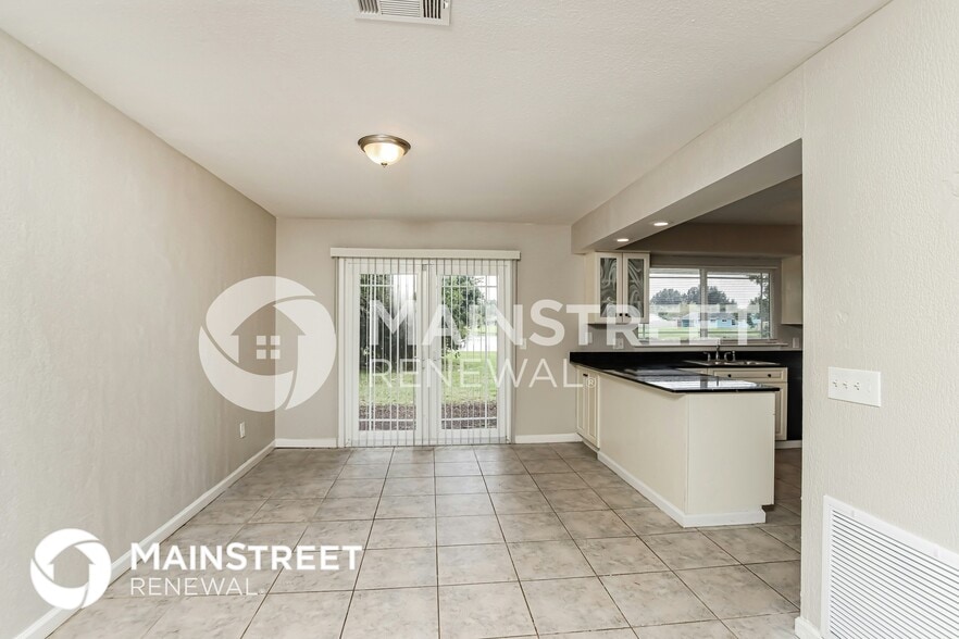 Building Photo - 1206 Cricket Dr NE