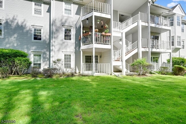 Building Photo - 116 Raintree Ln