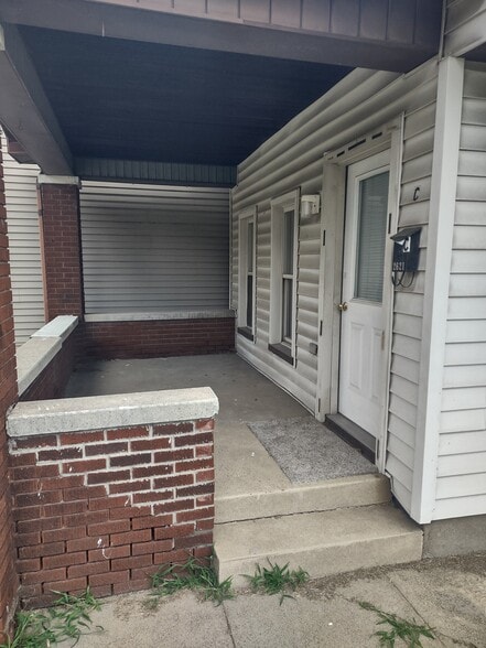 Building Photo - 2621 Mt Vernon Ave