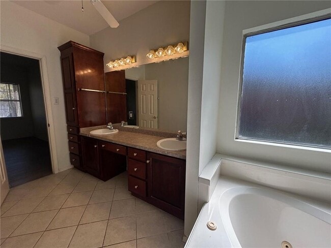 Building Photo - 5463 Henning Dr W