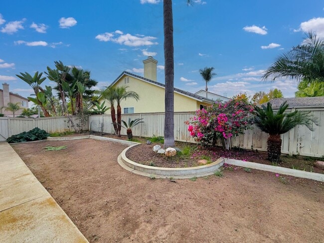 Building Photo - Beautiful 5B/3BA Home in Vista Available for Rent!