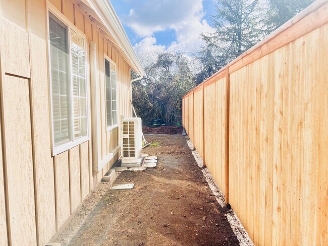 Building Photo - Must See Stunning Updated 3BR/2BA Home Available Now!