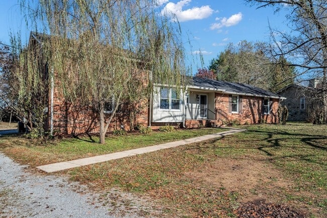 Building Photo - 1065 Lakeland Dr