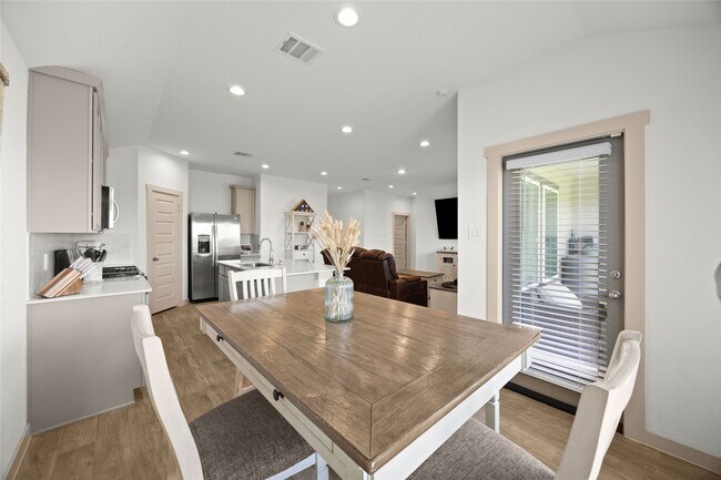 Building Photo - 1134 Della Ln