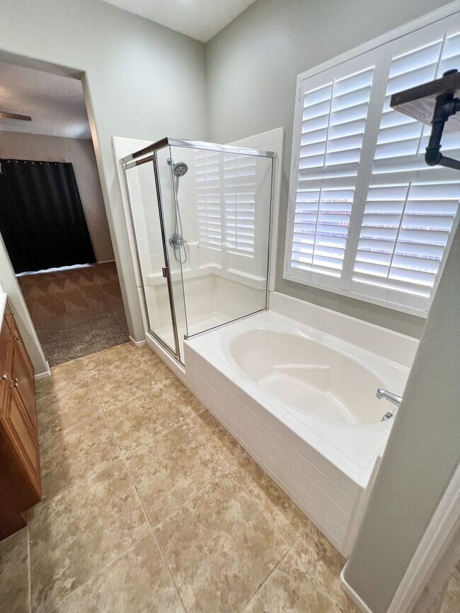 Building Photo - 3 bedroom SINGLE STORY home in Winchester on HUGE corner lot