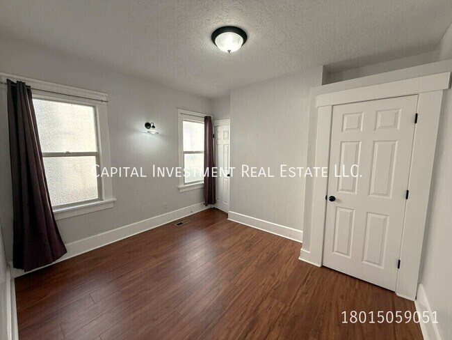 Building Photo - 1386 S 900 W