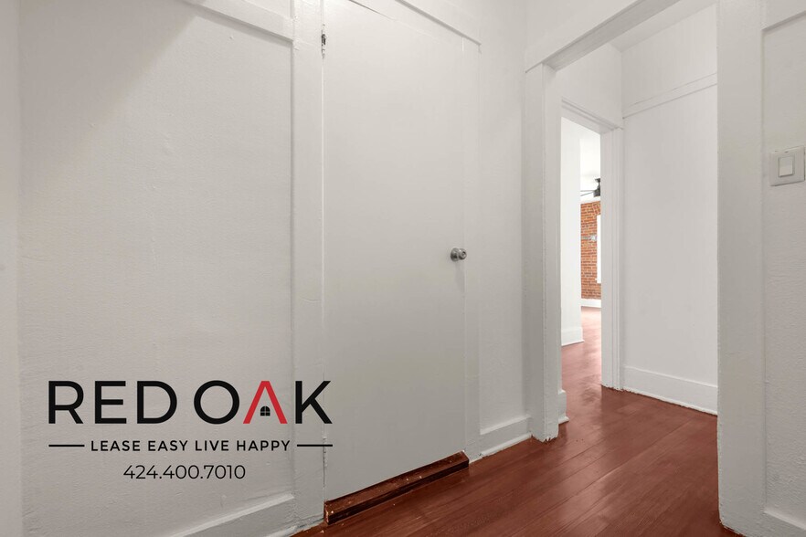 Building Photo - 1110 S Lake St