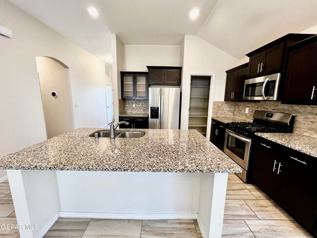 Building Photo - 1020 Indigo Sky St