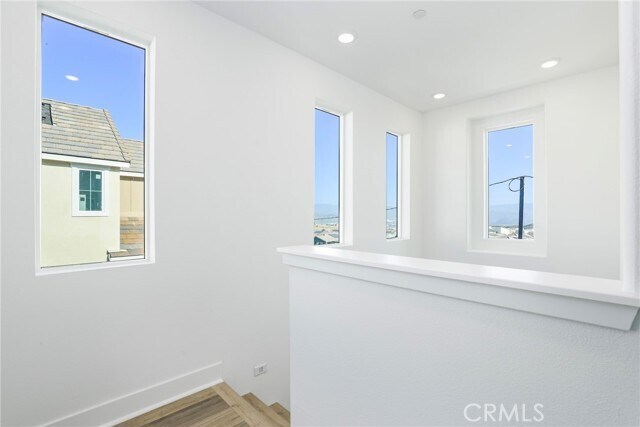 Building Photo - 27213 Tamarack Ln