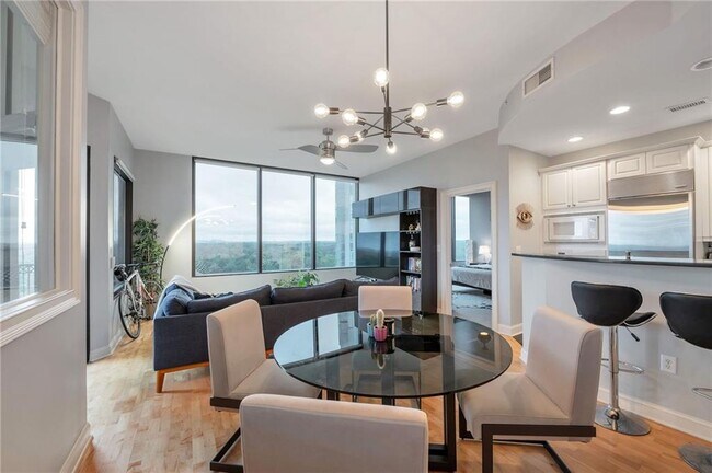 Building Photo - 2828 Peachtree Rd NW