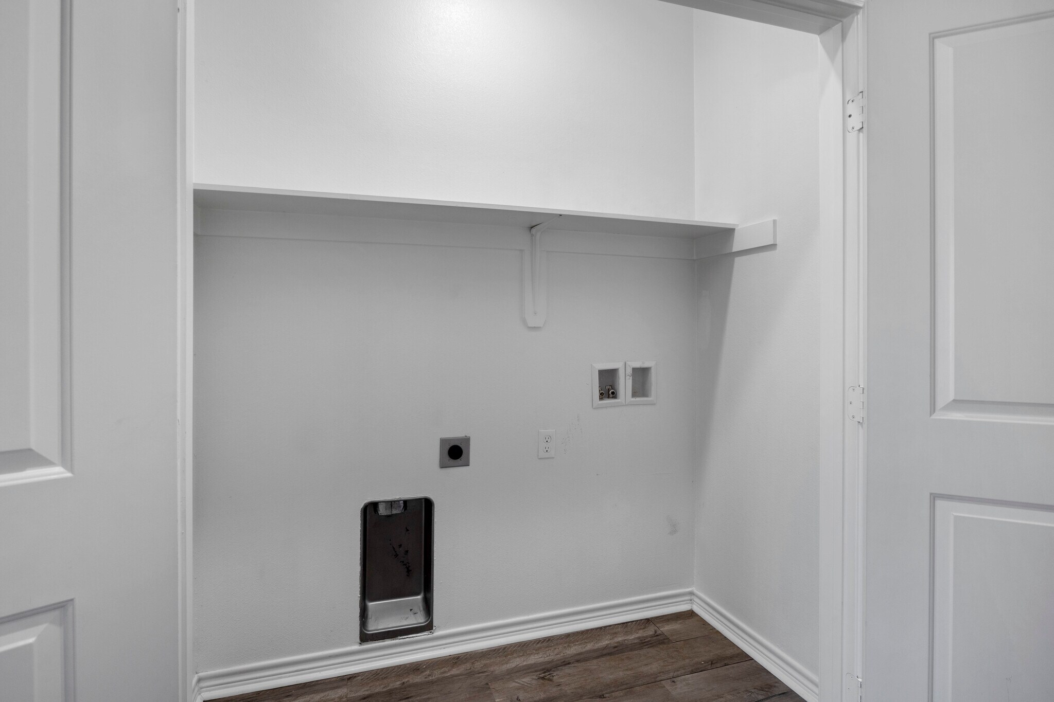 Washer Dryer Hookup - 16076 Echo Glen Dr