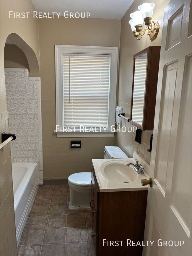 Building Photo - 2926 Catalpa Dr.