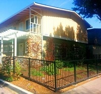 Building Photo - 105 Roundtable Dr