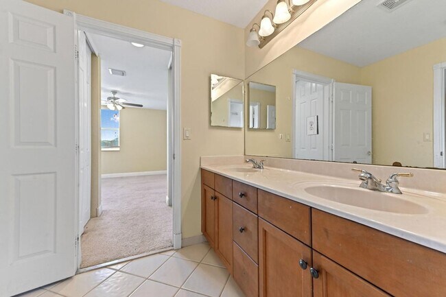 Building Photo - 9942 Shepard Pl