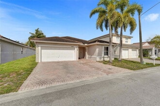 Building Photo - 4955 SW 33rd Ave