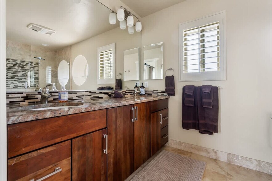 Building Photo - 301 Crocus Ct