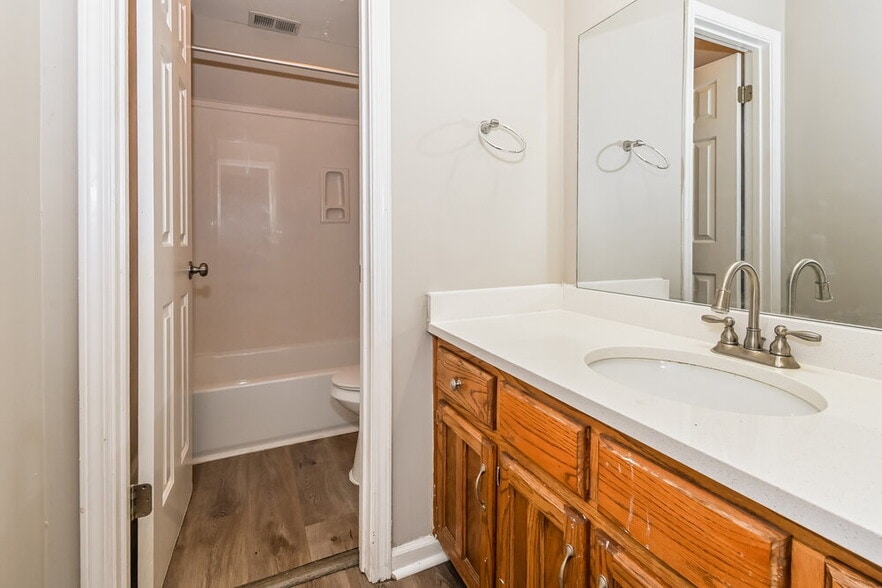Building Photo - 861 White Pine Dr
