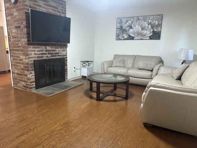 Building Photo - 7517 Murillo St