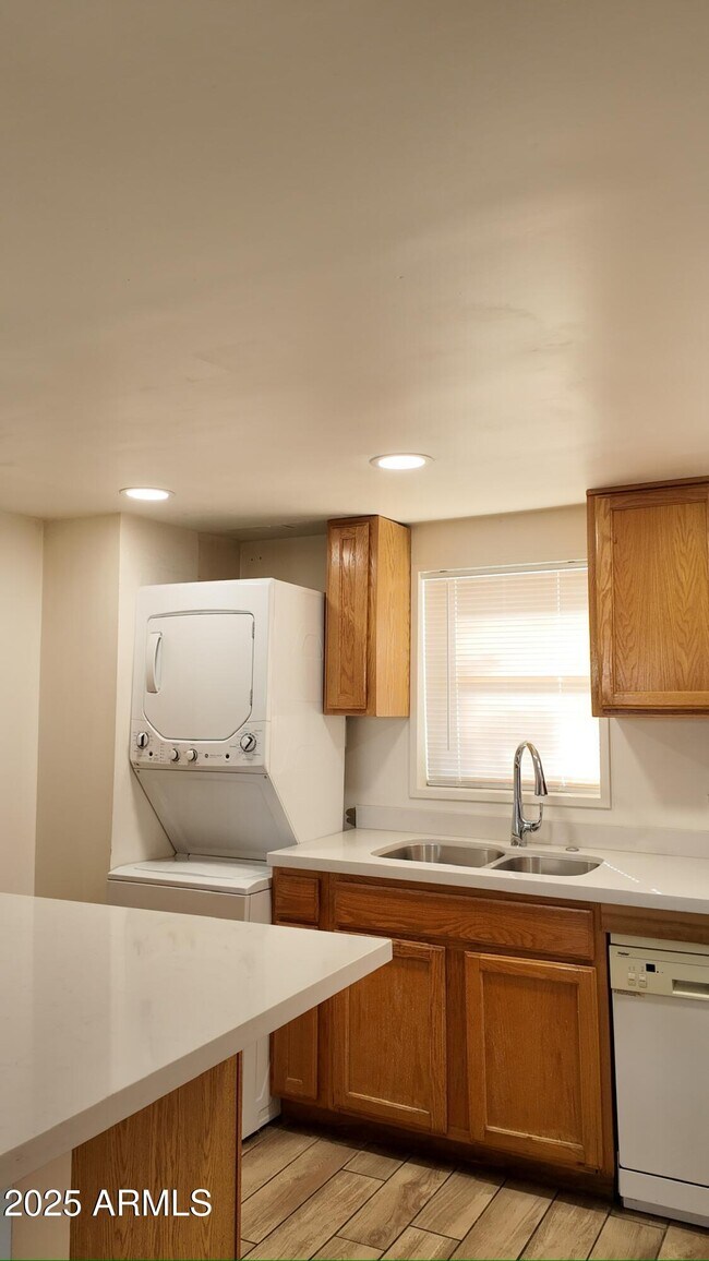 Building Photo - 1429 E Osborn Rd