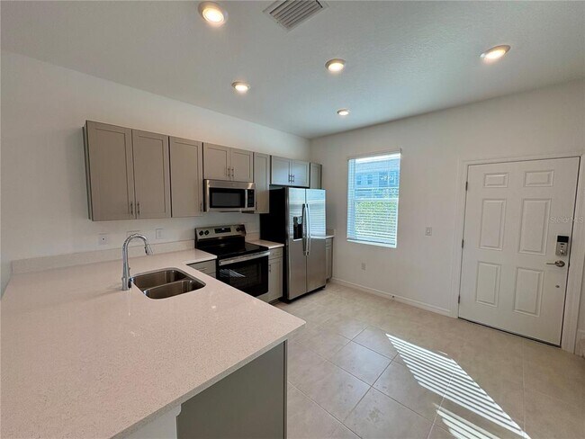 Building Photo - 8584 Daybreak St
