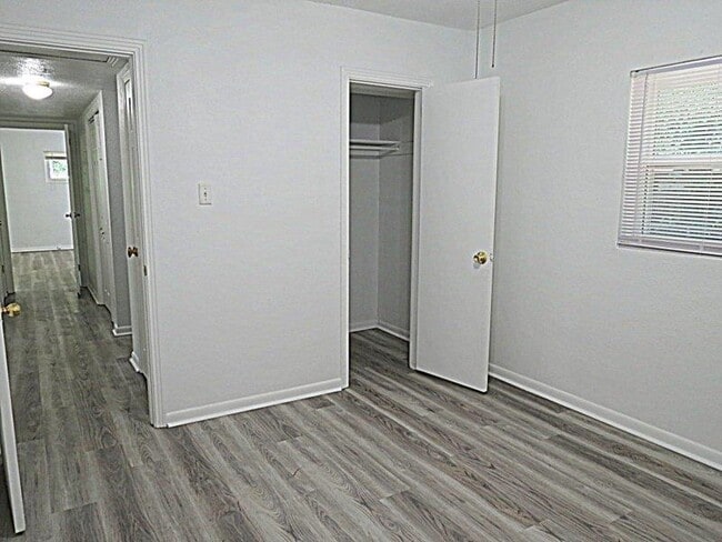 Building Photo - 1714 Hall Dr
