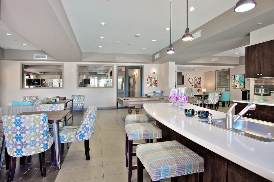 Primary Photo - Boulder Pointe