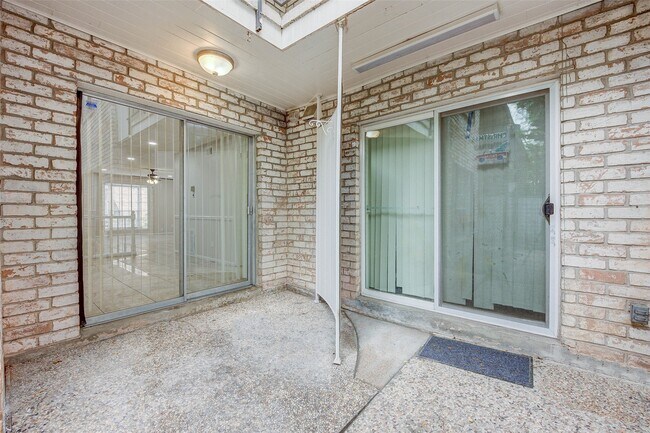 Building Photo - 7900 Westheimer Rd